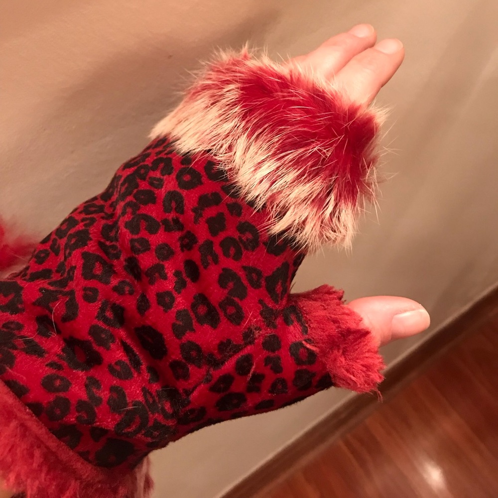 Red cheetah fingerless Gloves